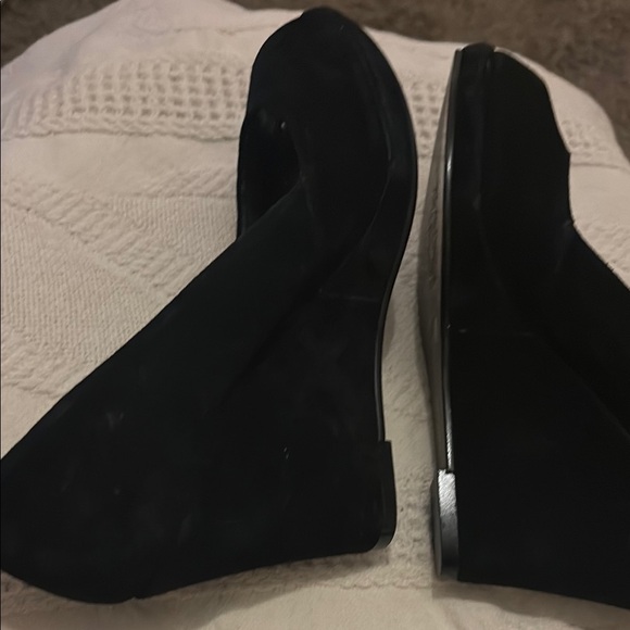 Black Wedge Shoes with Peep Toe and Elegant Design - Picture 2 of 6
